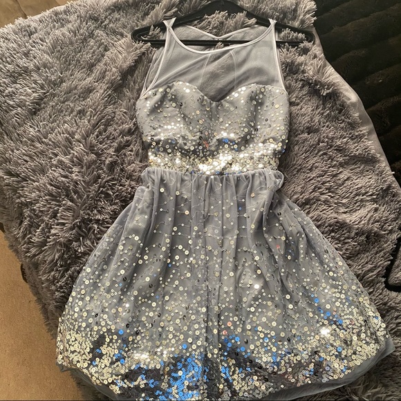 Dress - Picture 3 of 4